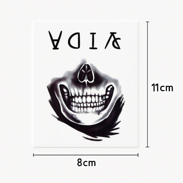 Tatouage main/doigt sourire fou